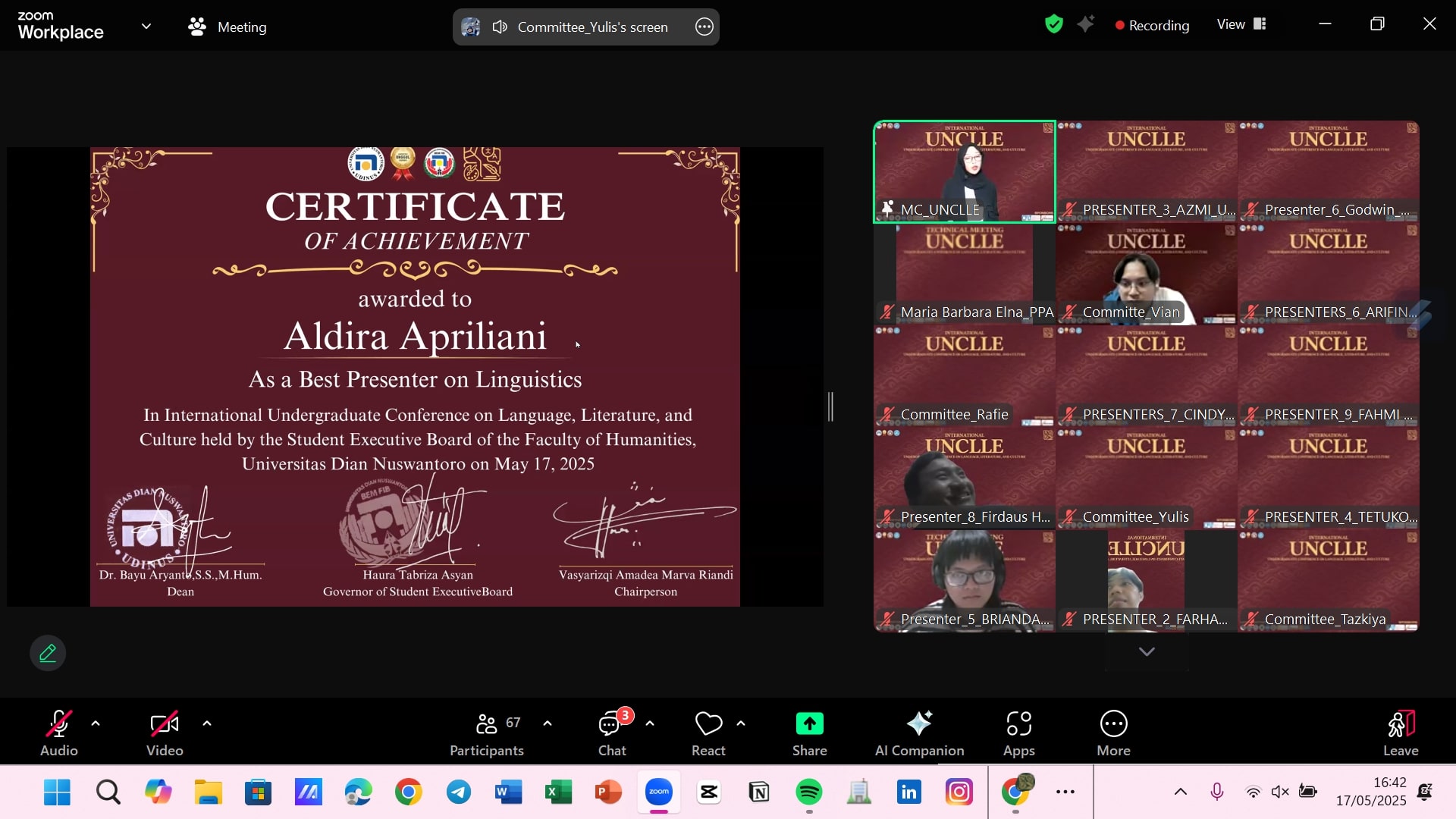 Penyerahan Sertifikat Kepada Best Presenter (1)